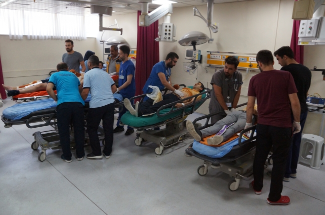 Acil servisteki tatbikatı gerçek zannedip yardıma koştular