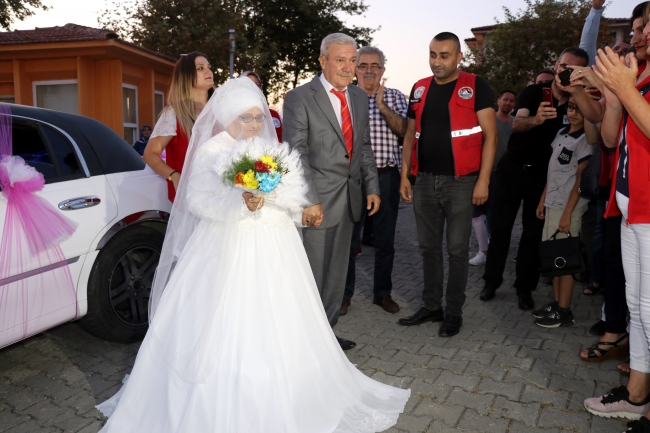 Huzurevinde başlayan aşk düğünle taçlandı