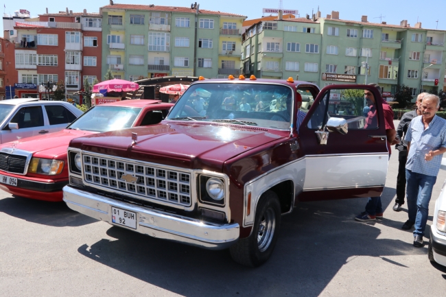 Klasik araba tutkunlarından yaza veda etkinliği