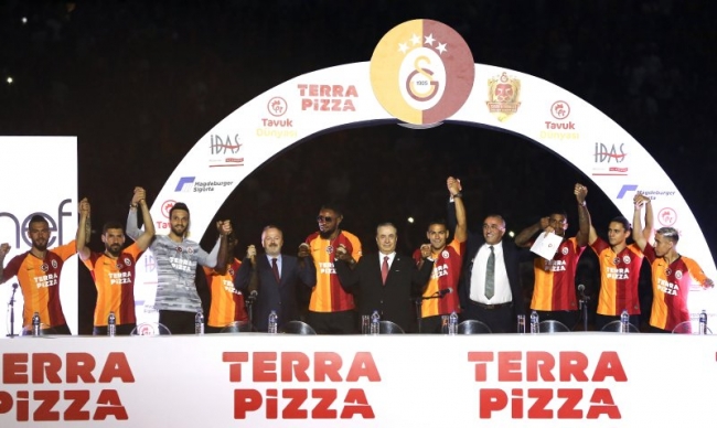 Galatasaray'dan Türk Telekom'da imza şov