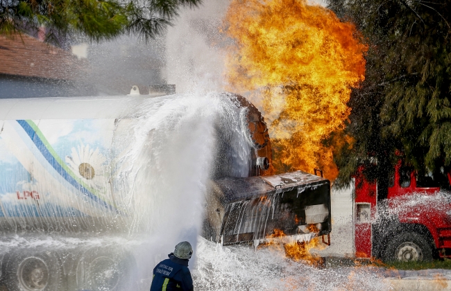 Antalya'da LPG tankerinde yangın