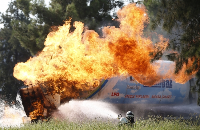 Antalya'da LPG tankerinde yangın