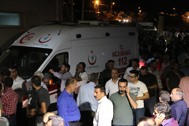 Diyarbakır'da sivilleri taşıyan araca terör saldırısı: 7 şehit, 10 yaralı