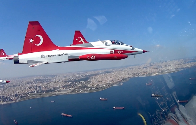 Türk Yıldızları'nın kokpitinden 'İstanbul'