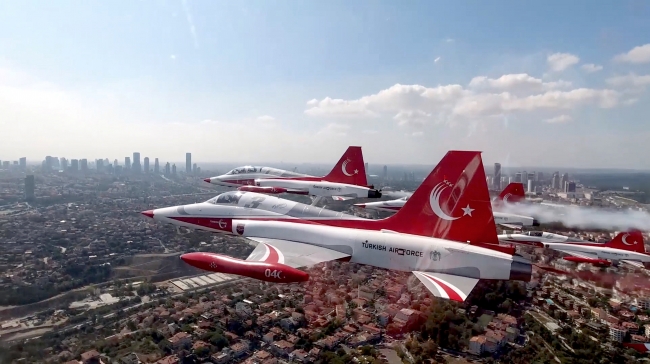 Türk Yıldızları'nın kokpitinden 'İstanbul'