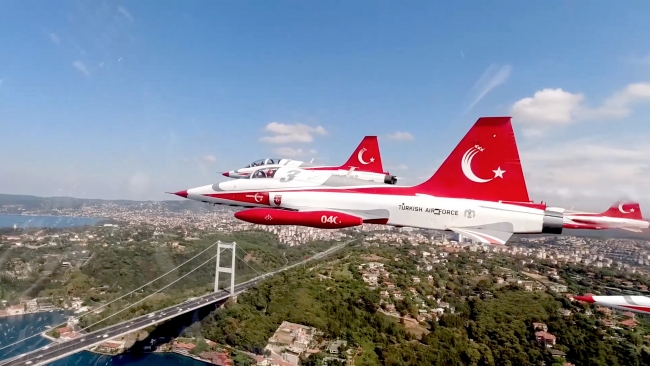 Türk Yıldızları'nın kokpitinden 'İstanbul'