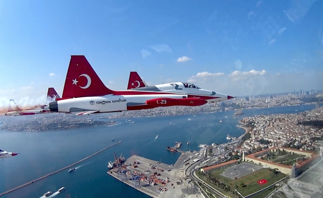 Türk Yıldızları'nın kokpitinden 'İstanbul'