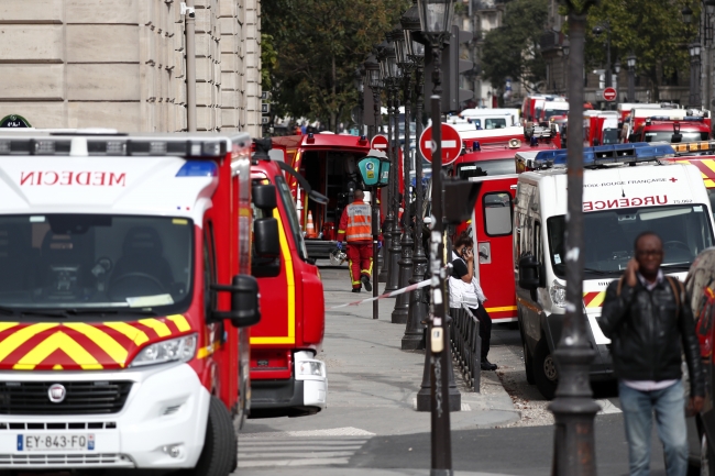 Olayın meydana geldiği bölgeye çok sayıda ambulans sevk edildi. Fotoğraf: AA