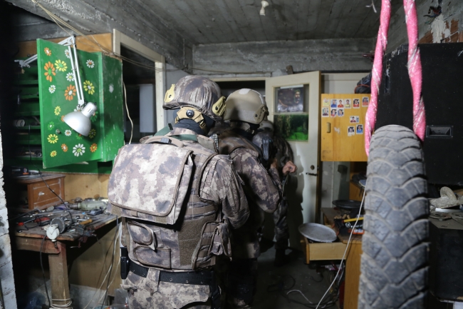 Bursa'da uyuşturucu satıcılarına şafak operasyonu