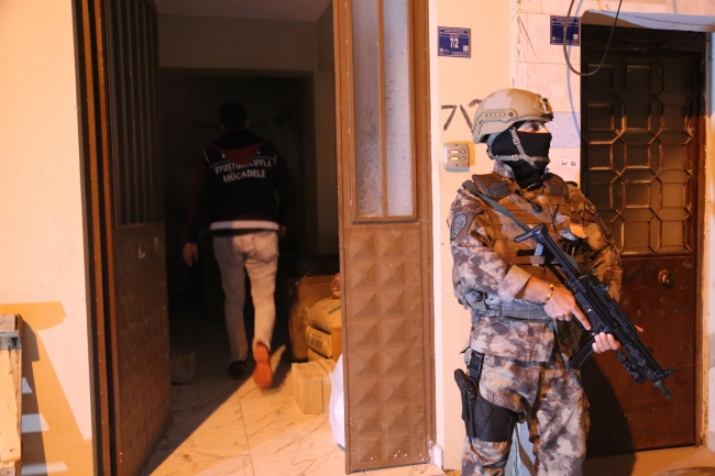 Bursa'da uyuşturucu satıcılarına şafak operasyonu