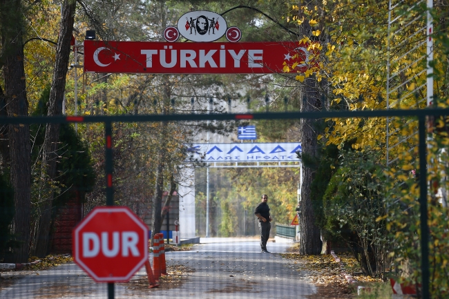 Türkiye'den sınır dışı edilen yabancı terörist savaşçının (YTS) Türk - Yunan tampon bölgesinde bekleyişi sürdü. Fotoğraf: AA