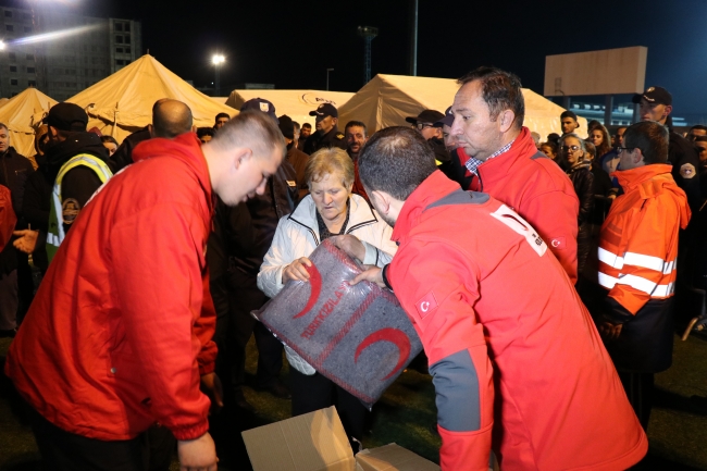 Türkiye'nin yardım uçağı Arnavutluk'ta