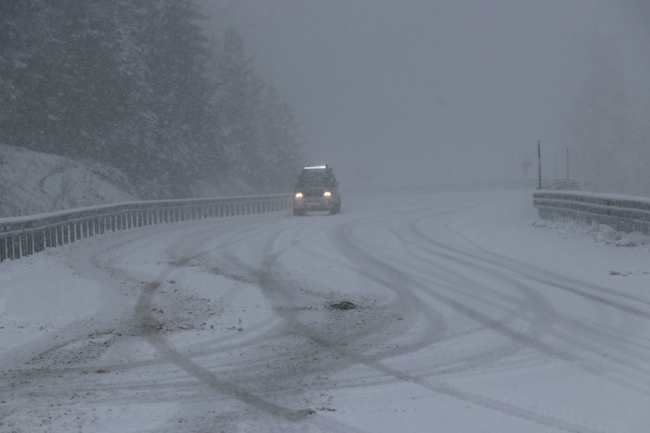 Ilgaz Dağı'nda kar nedeniyle ulaşım güçlükle sağlanıyor