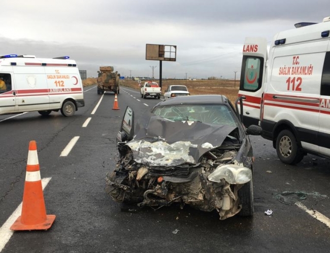 Şanlıurfa'da minibüs ile otomobil çarpıştı: 6 yaralı