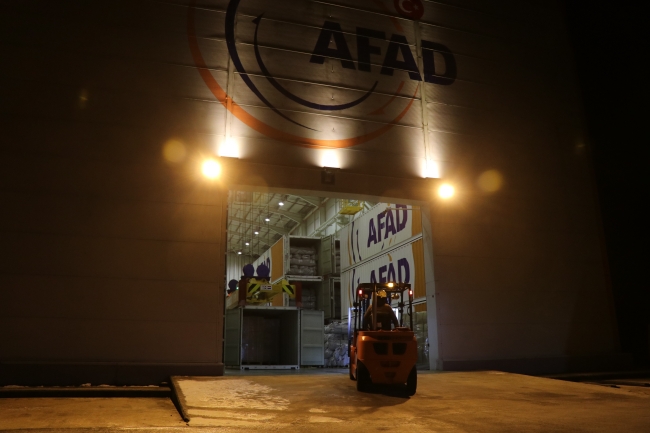 Depremzedeler için 6 tır yatak Malatya'ya gönderildi