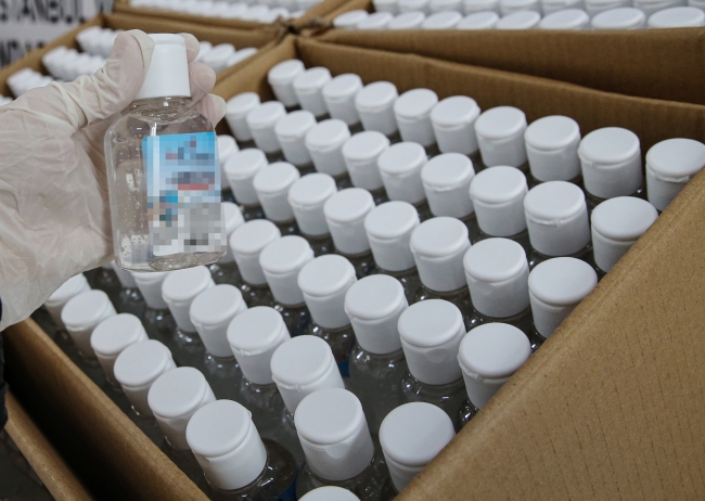 Sahte dezenfektan yapımında kullanılan 8 ton malzeme ele geçirildi