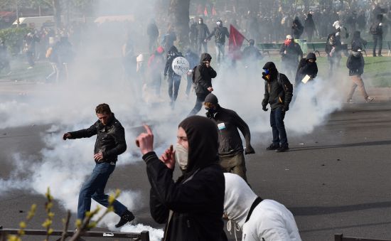 Fransa polisi göstericilerle başa çıkamadı