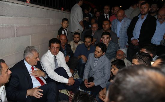 Başbakan Yıldırım vatandaşlarla bir araya geldi