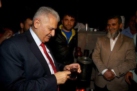 Başbakan Yıldırım vatandaşlarla bir araya geldi