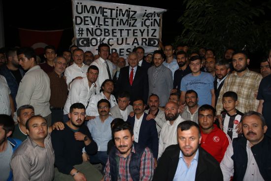 Başbakan Yıldırım vatandaşlarla bir araya geldi