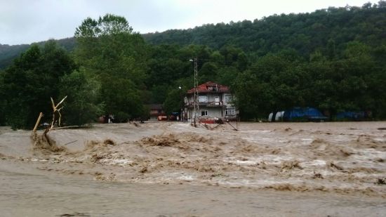 Bartın'da sağanak yağış sel felaketine dönüştü