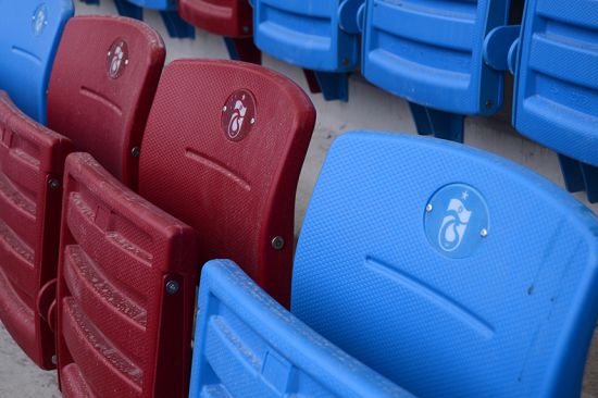 Akyazı Stadı'nda çimlendirme çalışmaları devam ediyor