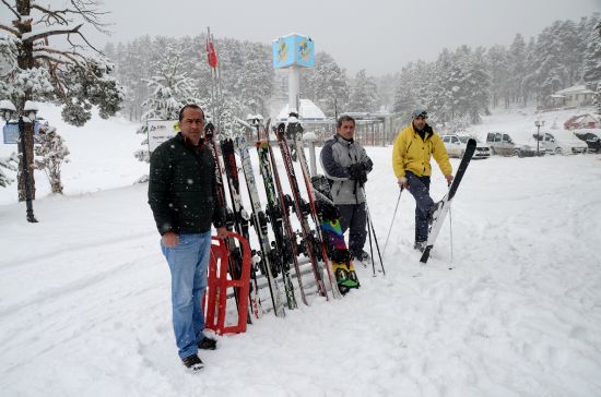 Erken yağan kar turizmcileri sevindirdi