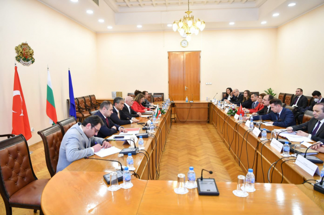 Ticaret Bakanı Muş'tan Bulgaristan'da iş birliği görüşmeleri