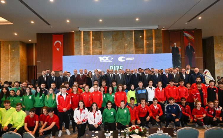 Bakan Bak: Türkiye'nin bir spor ülkesi olduğunu tüm dünyaya göstermiştir