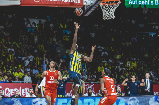 Fenerbahçe Beko THY Avrupa Ligi'nde sezona galibiyetle başladı