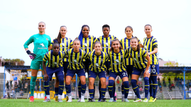 Fenerbahçe ve Galatasaray kadın futbolcularından futbolseverlere "derbi" çağrısı