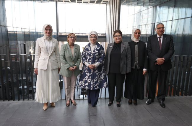 Emine Erdoğan, Cezayirli Bakan Kaoutar Krikou ile görüştü