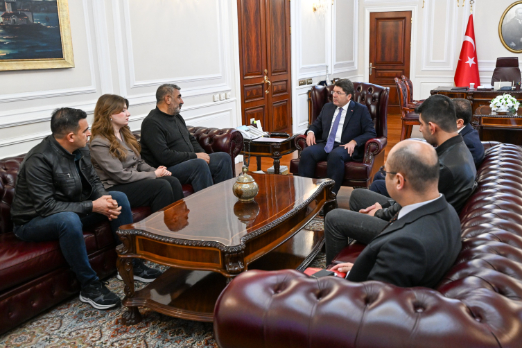 Bakan Tunç, Rojin Kabaiş'in ailesi ile görüştü