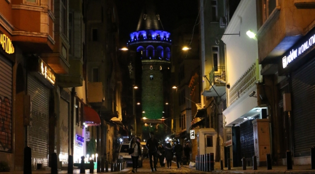 Galata Kulesi ve köprüler çocuk hakları için maviye büründü