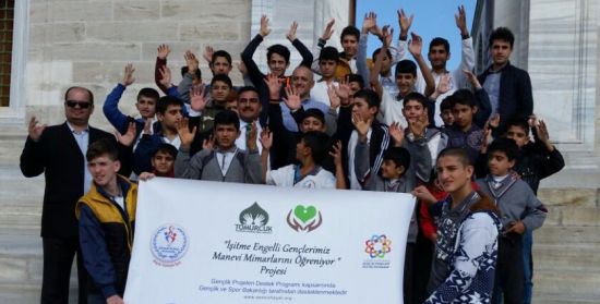 İşitme Engelliler İstanbul’da ‘Manevi Mimarları’ ile buluştu