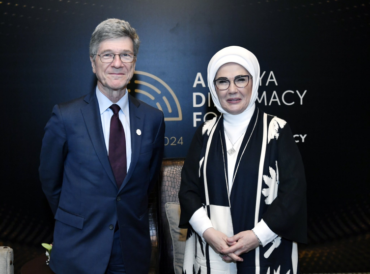 Emine Erdoğan'dan Antalya'da ikili temaslar