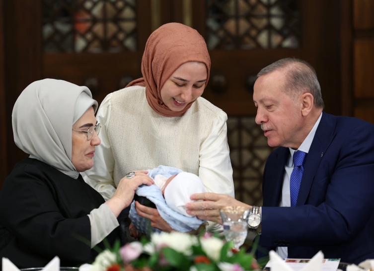 Cumhurbaşkanı Erdoğan: Şehit yakınlarımız ve gazilerimiz milletimizin bize emanetidir