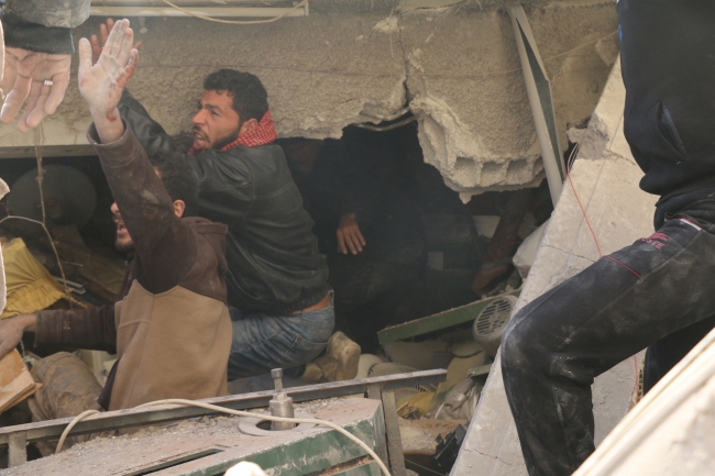 Doğu Guta havadan ve karadan yoğun bombardıman altında