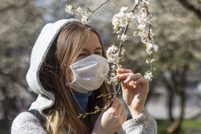 Bahar alerjisi COVID-19’dan hangi yönleriyle ayrılıyor?