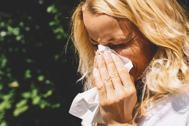 Bahar alerjisi COVID-19’dan hangi yönleriyle ayrılıyor?
