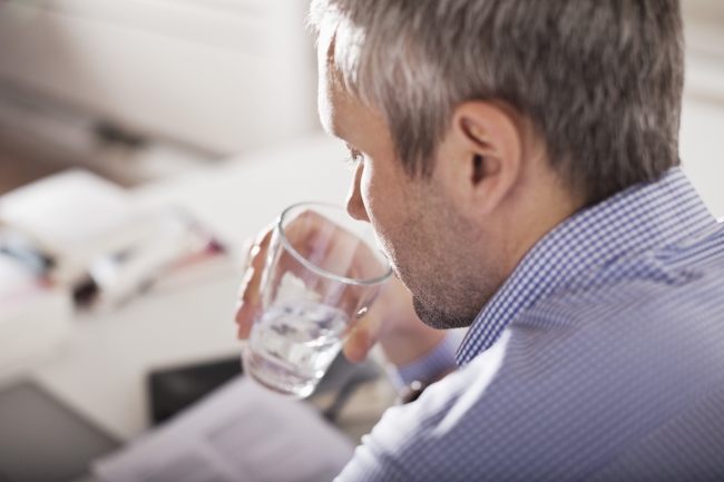 ABD’de çarpıcı araştırma: Su yerine ilaç içiliyor