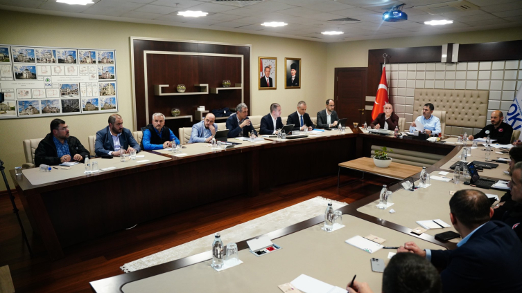 Bakan Kurum: Tüm ekibimizle toplantımıza devam ediyoruz