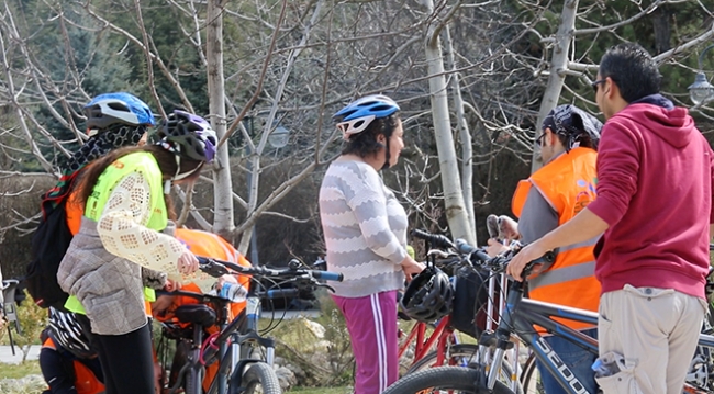 ''Eşpedal" ile özgürlüğe pedal çeviriyorlar