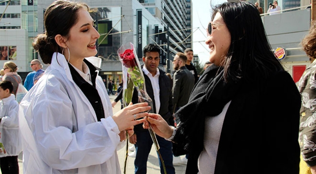 Hollanda'da 'Buyurun ben Müslümanım' etkinliği