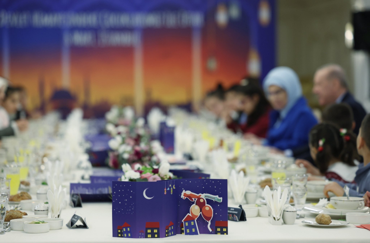 Cumhurbaşkanı Erdoğan, devlet himayesindeki çocuklarla iftarda bir araya geldi
