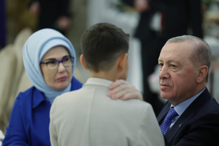 Cumhurbaşkanı Erdoğan, devlet himayesindeki çocuklarla iftarda bir araya geldi