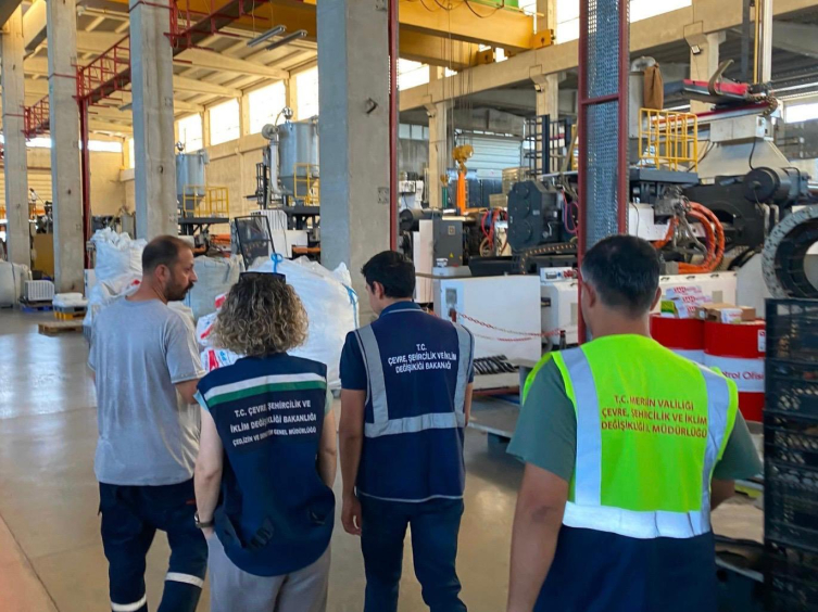 Akdeniz'i kirleten 23 tesise 47,5 milyon lira ceza