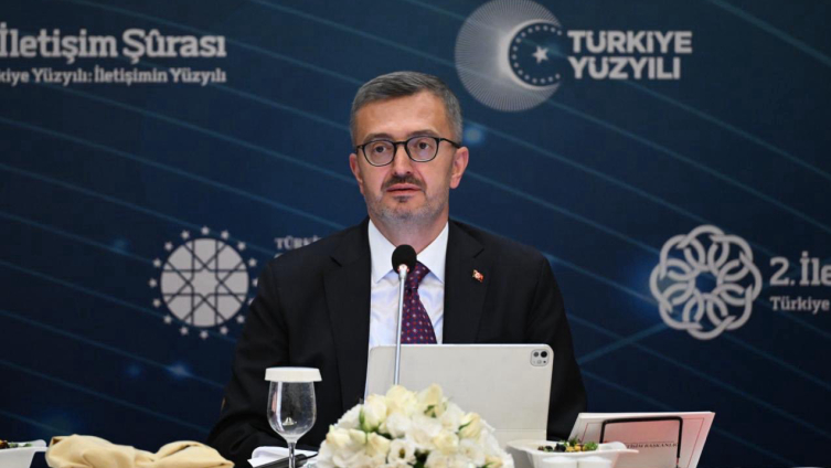İletişim Başkanı Duran, iletişim fakültelerinin dekan ve öğretim üyeleriyle bir araya geldi