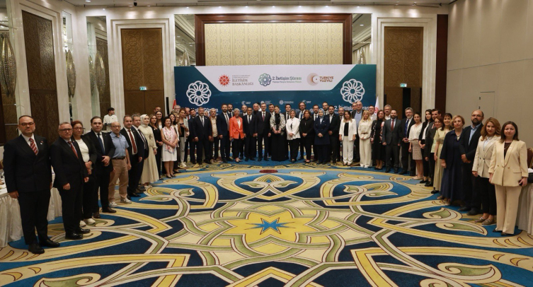 İletişim Başkanı Duran, iletişim fakültelerinin dekan ve öğretim üyeleriyle bir araya geldi