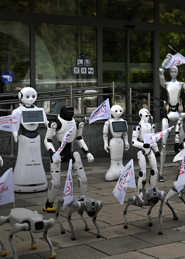 Polonya'da robotlar yapay zekaya karşı protesto düzenledi: İş yerlerini koruyun
